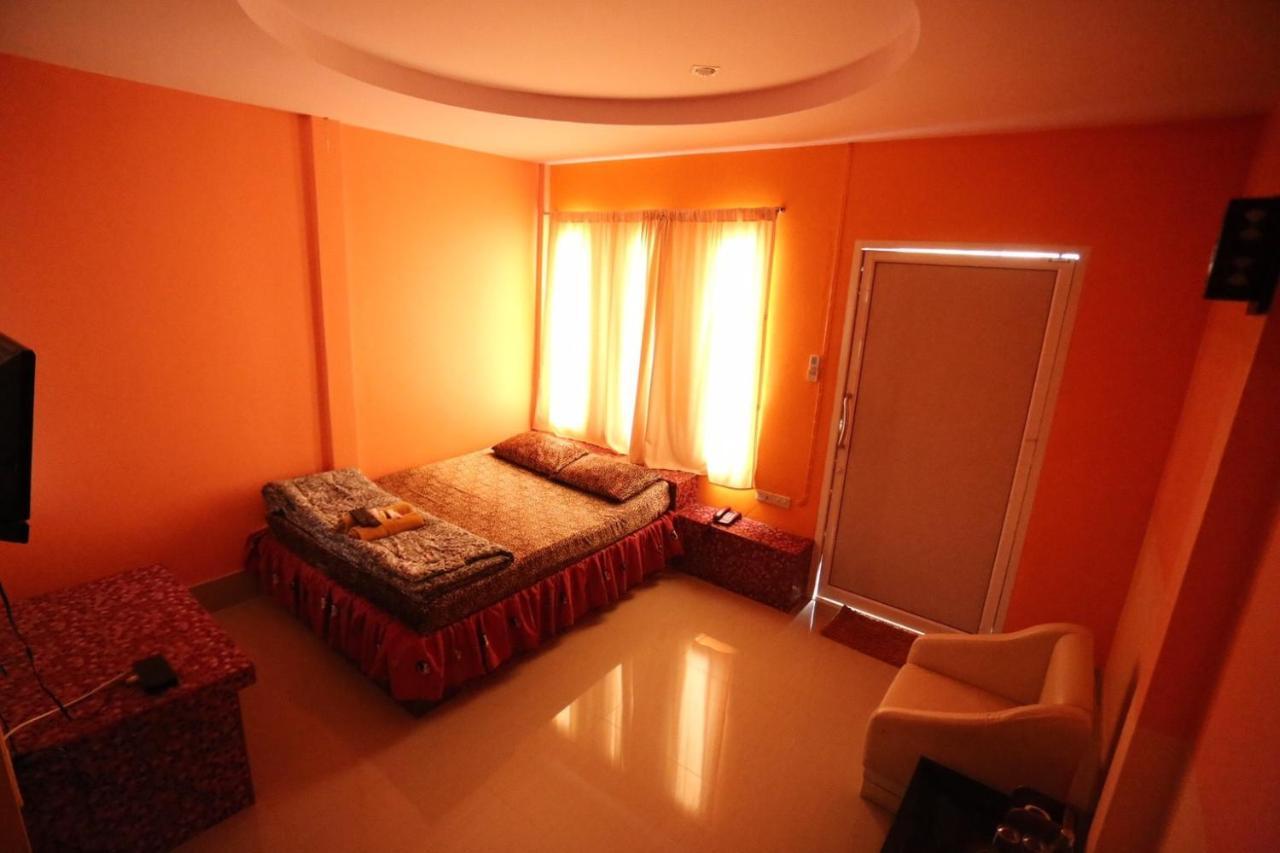 Diane Hotel Phetchaburi Exterior photo